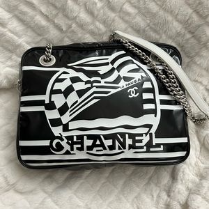 CHANEL Black Shoulder Bag
